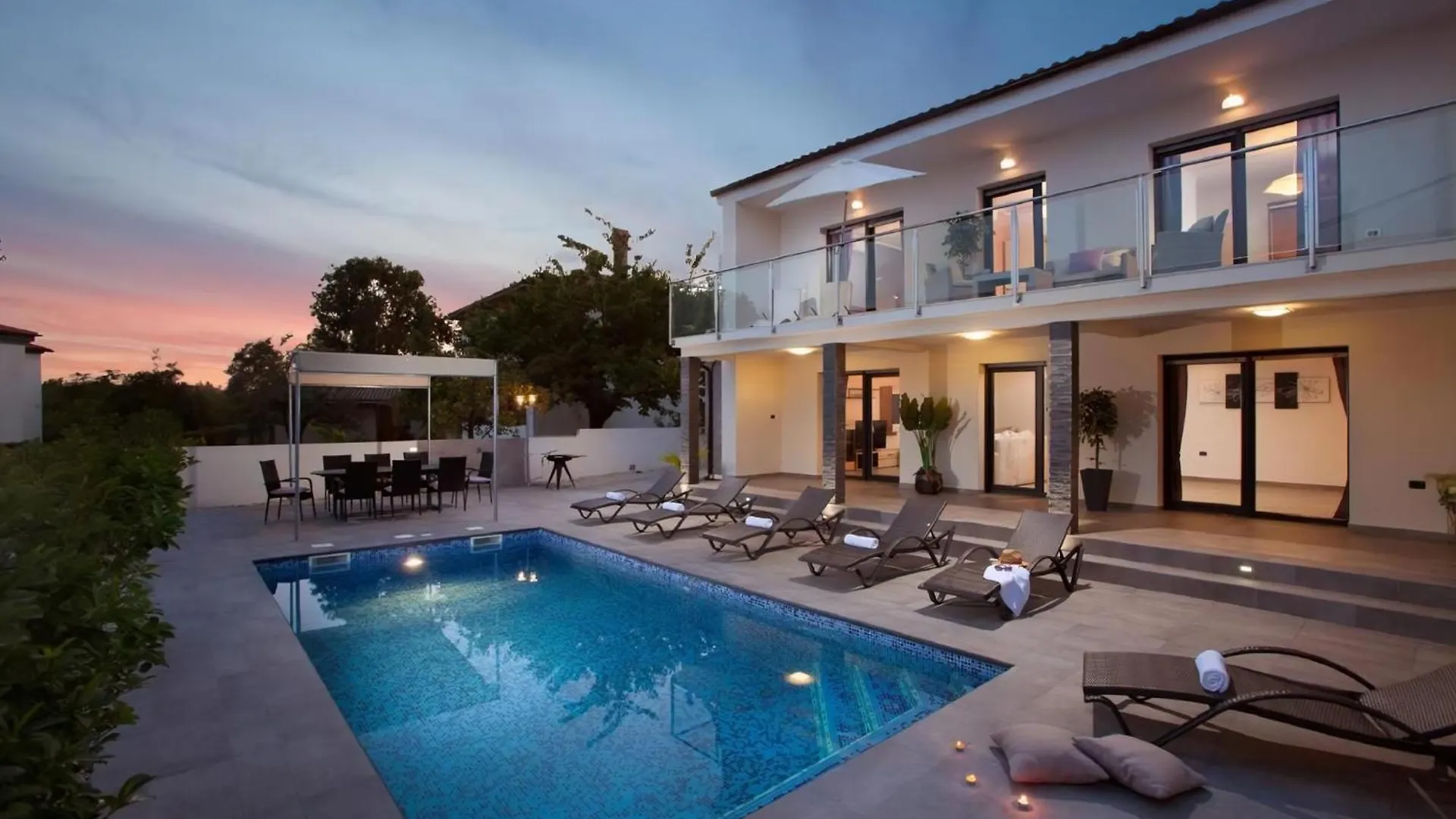Luxus Villa Grey Soul Mit Pool In Medulin